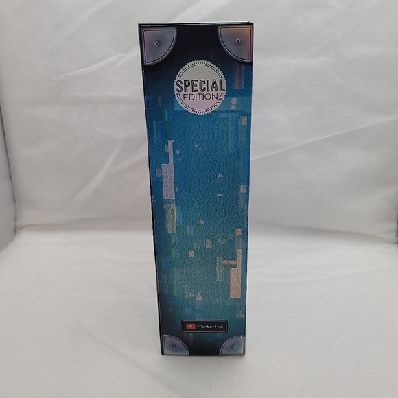 MGA Rainbow Vision Shadow High Costume Ball Special Edition Eliza McFee - Picture 3 of 9